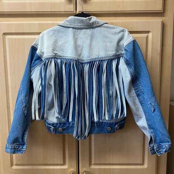 BLANKNYC Bonnaroo Blue Denim Two Tone Fringe Western Jean Jacket Size S - Picture 4 of 16